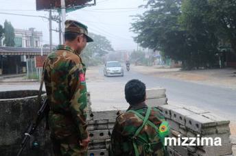 ဓာတ်ပုံ- နမ့်ခမ်းမြို့ကို ထိန်းချုပ်ထားသည့် TNLA တပ်ဖွဲ့ဝင်များကို တွေ့ရစဉ်