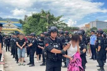 အွန်လိုင်းရာဇဝတ်မှုများ ကျူးလွန်သည်ဟုဆိုကာ "ဝ" ရဲတပ်ဖွဲ့မှ ဖမ်းဆီးပြီး တရုတ်ရဲတပ်ဖွဲ့ထံသို့ လွှဲပြောင်းပေးခဲ့သည့် တရုတ်နိုင်ငံသားများ (Photo/ WSTV)
