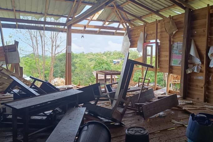 Photo - စစ်ကောင်စီလေကြောင်းတိုက်ခိုက်မှုကြောင့် ဝုမ်းခုန်ကျေးရွာစာသင်ကျောင်း ထိခိုက်ပျက်စီးနေပုံ