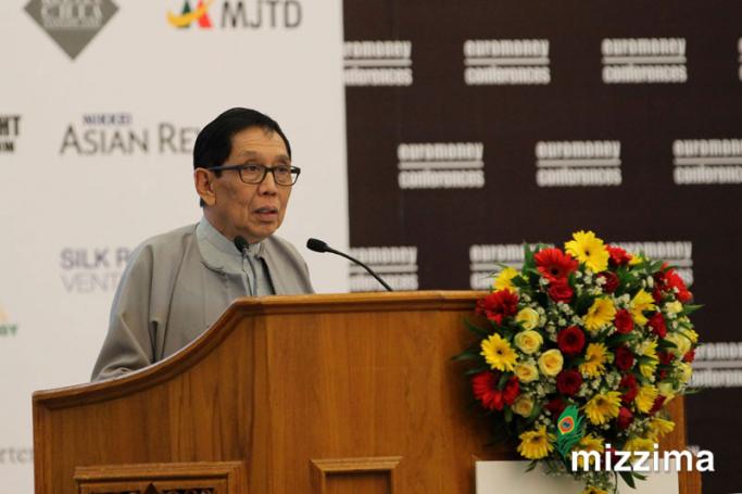 တတိယအကြိမ်မြောက် Myanmar global Investment forum မွန်းလွဲပိုင်းတွင် အမှာစကားပြောကြားနေသော ဒေါက်တာ အောင်ထွန်းသက်အားတွေ့ရစဉ်။ ဓာတ်ပုံ - မဇ္ဈိမ