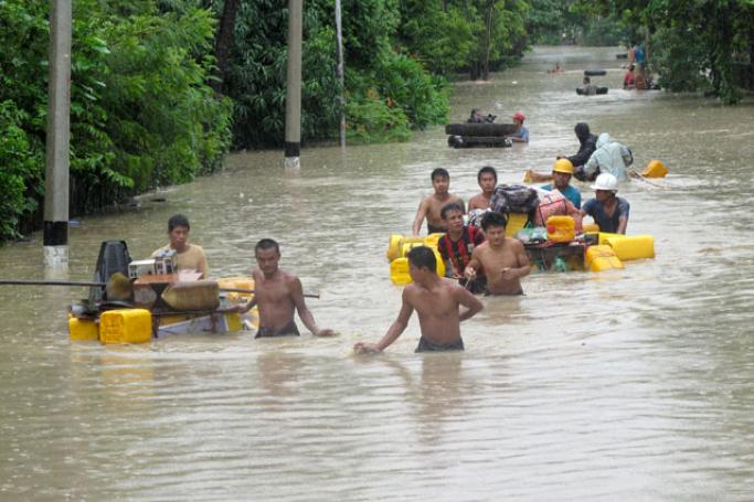 စစ်ကိုင်းတိုင်းကလေးမြို့ပေါ်တွင် ရေကြီးရေလျှံမှုမြင်ကွင်းအား သြဂုတ် ၁ရက်က တွေ့ရစဉ်။ (ဓာတ်ပုံ-အီးပီအေ)
