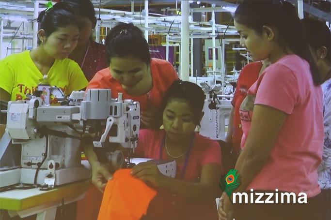 ပုံ- အထည်ချုပ်နေသော အထည်ချုပ် အလုပ်သမများကို တွေ့ရစဉ် (ပုံ- လာဘ်ရတနာဗိုလ်)