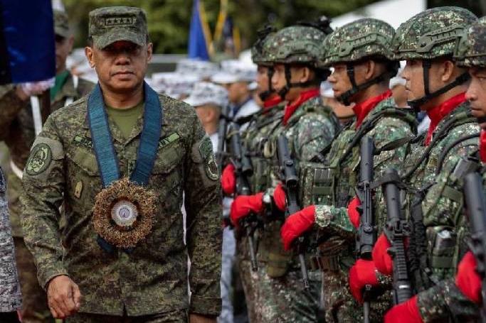 ဖိလစ်ပိုင်စစ်တပ် စစ်ဦးစီးချုပ် ဗိုလ်ချုပ်ကြီး ရိုမီယို ဘရောနာ
