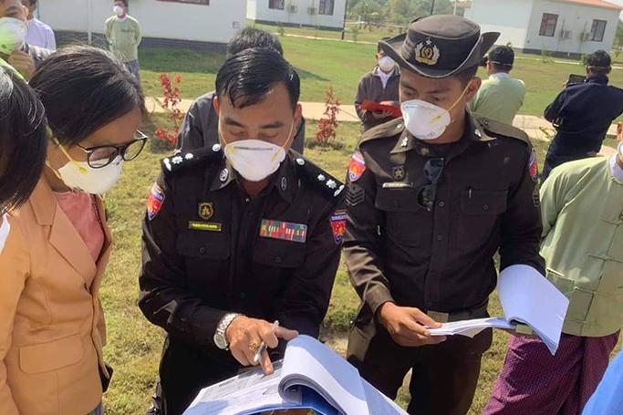 ပုံစာ-   ဇန်နဝါရီလ ၂၈ ရက်နေ့က မြန်မာ-ယန်စီကော့ပါးလီမိတက်တွင် ကိုရိုနာဗိုင်းရပ်စ် ရောဂါစောင့်ကြပ်ကြည့်ရှုရေးလုပ်ငန်းဆောင်ရွက်စဉ်။  Photo - AungMay Yee