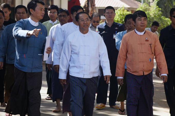  ဒုသမ္မတဦးမြင့်ဆွေသည် မောင်တောသို့ မသွားမီ ဒီဇင်ဘာ ၉ရက်က ပုဂံသို့ သွားရောက်စဉ်။ (ဓာတ်ပုံ-Myanmar President Office)