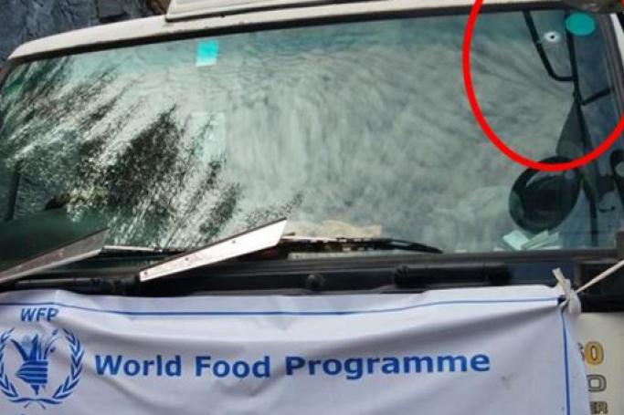 ပုံ- ပစ်ခတ်ခံရသော ဆန်သယ်လာသည့် WFP ကား(ပုံ-တပ်မတော်ကာကွယ်ရေးဦးစီးချုပ်ရုံး fb)