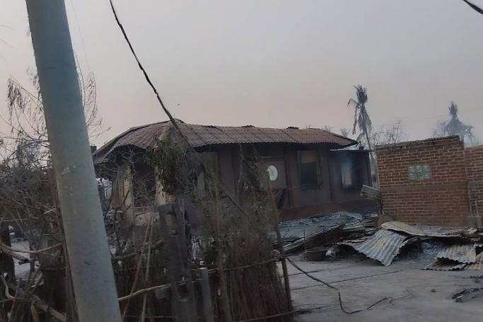ဓာတ်ပုံ- ယင်းမာပင်မြို့နယ်၊ ကုန်းရွာကို စစ်ကောင်စီတပ်က မတ်လ ၁ ရက်နေ့တွင် မီးရှို့ဖျက်ဆီးခဲ့သည့် မြင်ကွင်း (CJ)