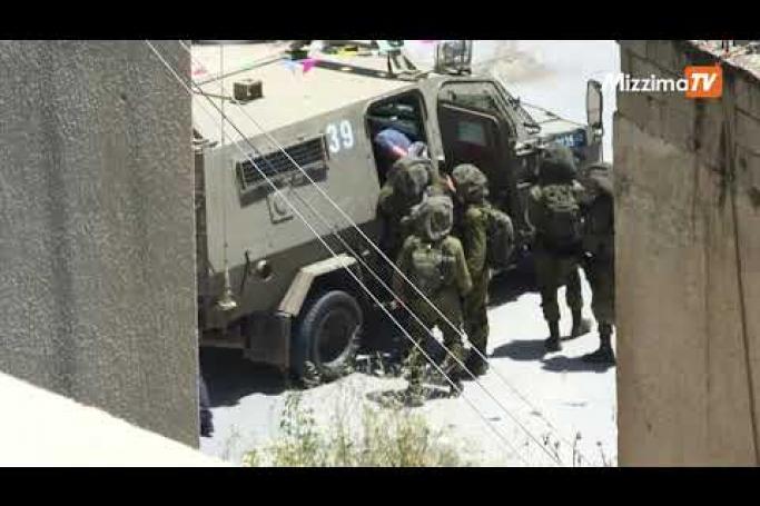 Embedded thumbnail for ပါလက်စတိုင်းတစ်ဦး ကျောက်ခဲဖြင့် ပစ်ထု၍ စစ်သားတစ်ဦး သေဆုံးတာကြောင့် အစ္စရေးစစ်တပ် ရှာဖွေဖမ်းဆီးမှုများ ပြုလုပ်