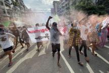 ပုံ - ဇူလိုင်လ ၃ ရက် ၊ ရန်ကုန်မြို့ရှိ ပြည်သူများ၏ စစ်အာဏာရှင်ဆန့်ကျင်ရေး ဆန္ဒပြလှုပ်ရှားမှုမြင်ကွင်း(Photo - EPA)