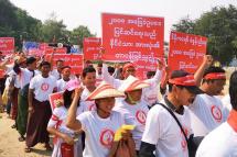 ၂၀၁၉ မတ်လ ၁၇ ရက်နေ့ နံနက်ပိုင်းက အခြေခံဥပဒေပြင်ဆင်ရေး ထောက်ခံကြောင်း ဆန္ဒပြနေကြသော မန္တလေးတိုင်းဒေသကြီး၊ ကျောက်ဆည်မြို့ ဒေသခံများ (ဓာတ်ပုံ - ခင်နှင်းဝေ/Myanmar Now) 