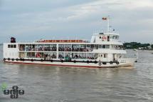 ချယ်ရီသင်္ဘောဖြင့် ရန်ကုန်-ဒလ ကူးသန်းသွားလာနေသော ခရီးသည်များ(ဓာတ်ပုံ- ဟောင်ဆာ(ရာမည)/မဇ္ဈိမ)