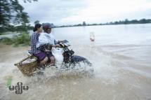 ဇူလိုင် ၂၈ရက်က မိုးသည်းထန်စွာရွာသွန်းပြီနောက် စစ်ကိုင်းတို င်းကောလင်းမြို့နယ်တွင် ရေလှှံျနေသည်ကိုတွေ့ရစဉ်။ ဓာတ်ပုံ -  ဟောင်ဆာ(ရာမည)