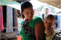  မလိဆက်ယန်ရွာက အသက် ၄ဝ အရွယ် ဒေါ်လတောင်ခွန်ရာ။ (ဓာတ်ပုံ - သင်းလဲ့ဝင်း/Myanmar Now)