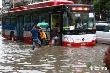 ပုံစာ-ရန်ကုန့်မြို့တွင်းမိုးရွာသွန်းနေမှုမြင်ကွင်း (ပုံ-အဟောင်း)