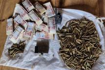 ပုံစာ- ဦးမောင်ဝင်းနေအိမ်မှ သိမ်းဆည်းရရှိသည့် ပစ္စည်းများ