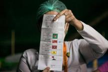 ပုံအညွှန်း- ရွေး‌ကောက်ပွဲအတွင်း မဲလက်မှတ် ရေတွက်စဉ်(ဓာတ်ပုံ-AFP)
