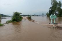 ပုံအညွှန်း- မုန်းမြို့နယ်၊ ဇီးကုန်းကျေးရွာအတွင်း ရေကြီးရေလျှံနေမှု မြင်ကွင်း (ဓါတ်ပုံ- KNU)