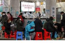 People wait as medical staff wear protective clothing to help stop the spread of a deadly virus which began in the city, at Wuhan Red Cross Hospital in Wuhan on Jan 24, 2020. (Photo: AFP/Hector Retamal)