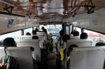 ရန်ကုန်မြို့ ဆူးလေဘုရားလမ်းရှိ အများပြည်သူအတွက် နေ့စဉ် အဓိကအသုံးပြုနေရသည့် ဘတ်စ်ကားများကို တွေ့မြင်ရစဉ်။